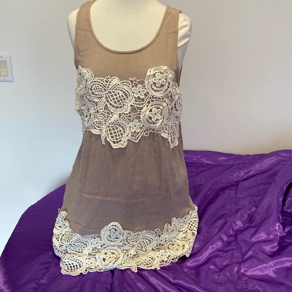 NWOT- Entro lace top